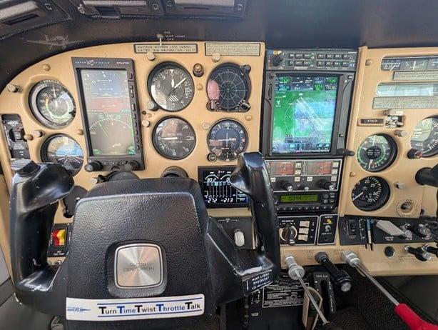 1977 CESSNA TURBO 210M Photo 2