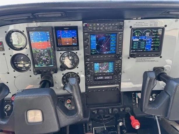 1977 CESSNA 210 Photo 4