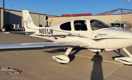2005 Cirrus SR22 Photo 2