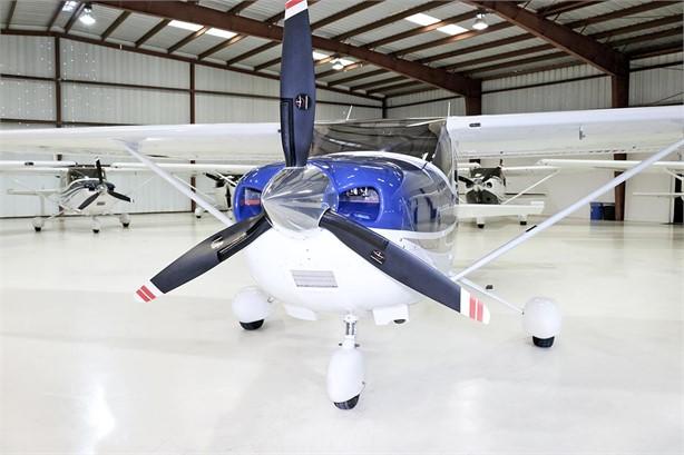 2004 CESSNA TURBO 182T SKYLANE Photo 4