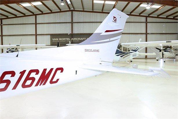 2005 CESSNA 182T SKYLANE Photo 4