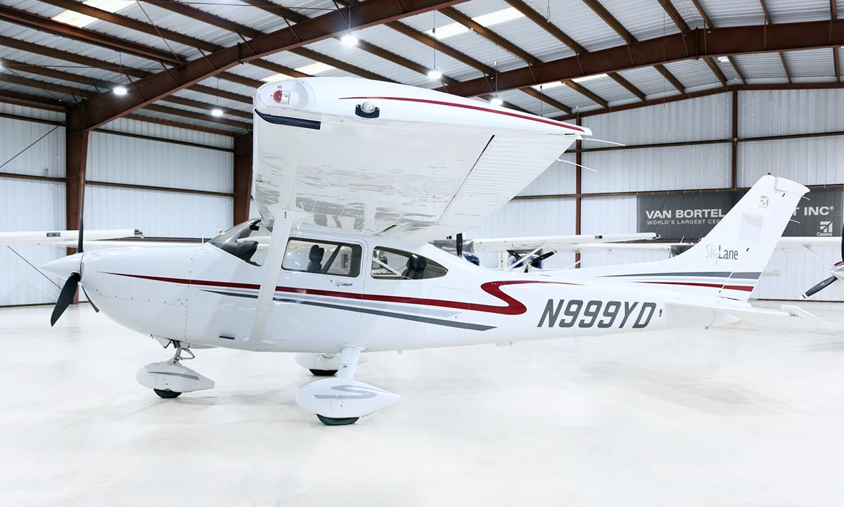 2001 CESSNA 182T SKYLANE Photo 2