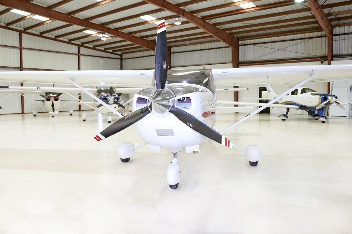 2003 CESSNA TURBO 182T SKYLANE Photo 4