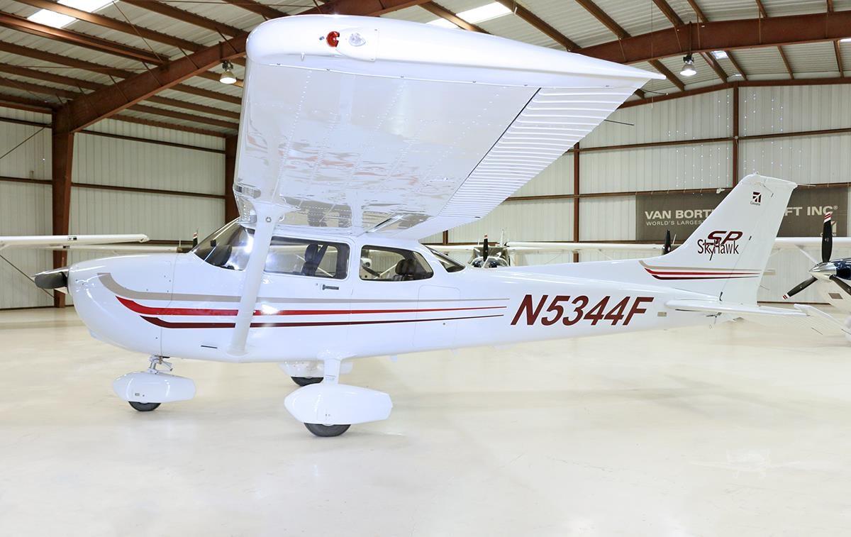 2003 CESSNA 172S SKYHAWK SP Photo 3