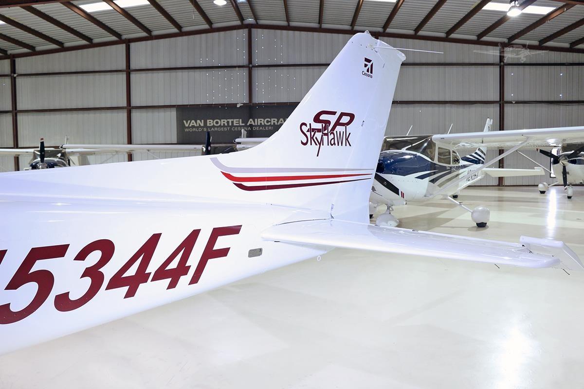 2003 CESSNA 172S SKYHAWK SP Photo 4