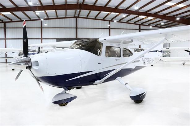 2010 CESSNA 182T SKYLANE Photo 2