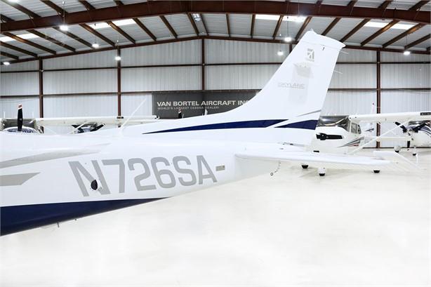 2010 CESSNA 182T SKYLANE Photo 4