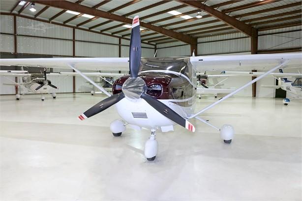 2004 CESSNA 182T SKYLANE Photo 3