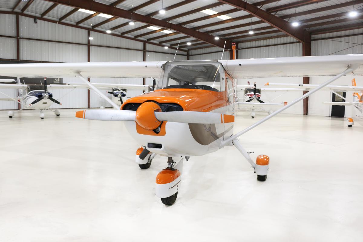 1968 COMMANDER 100 Photo 4