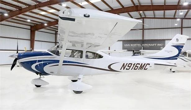 2009 CESSNA TURBO 182T SKYLANE Photo 3
