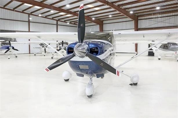 2009 CESSNA TURBO 182T SKYLANE Photo 4