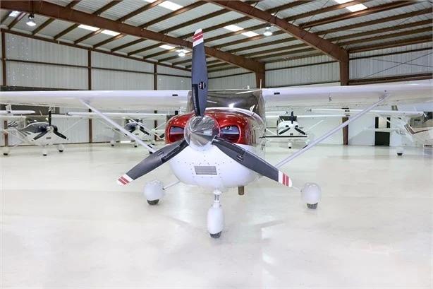 2006 CESSNA TURBO 182T SKYLANE Photo 4