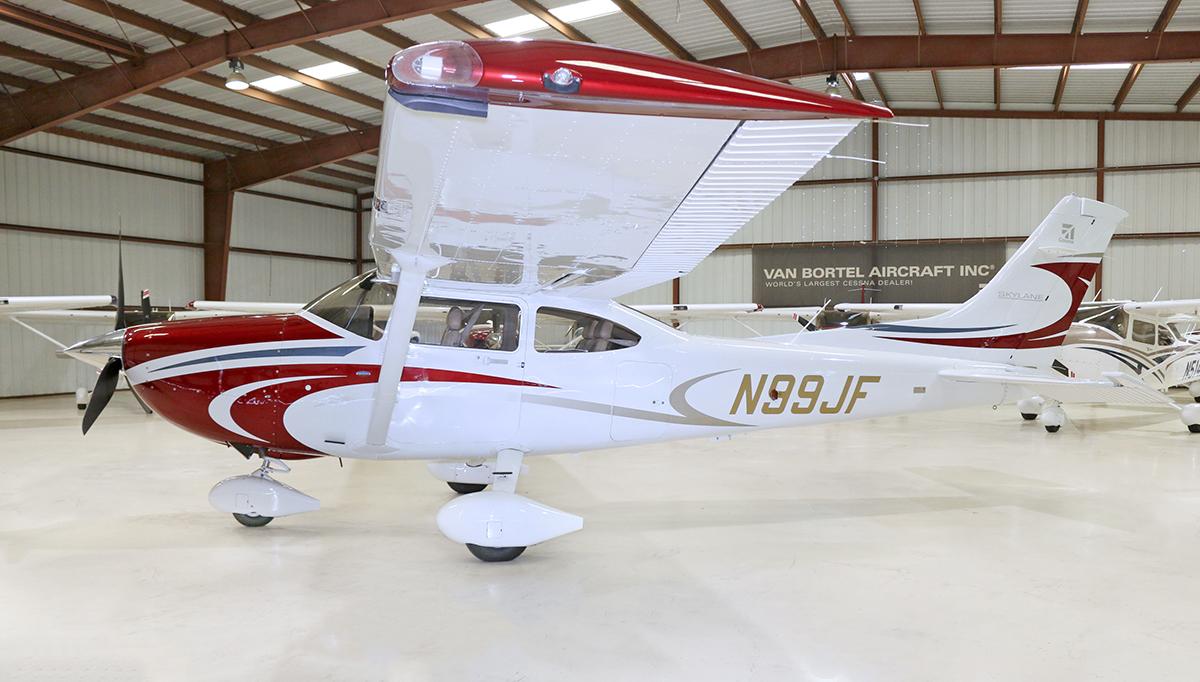 2009 Cessna 182T Skylane Photo 2