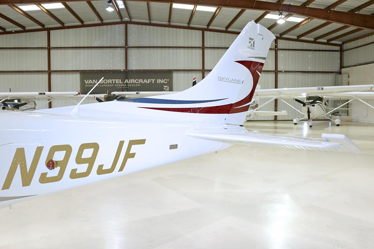 2009 Cessna 182T Skylane Photo 4