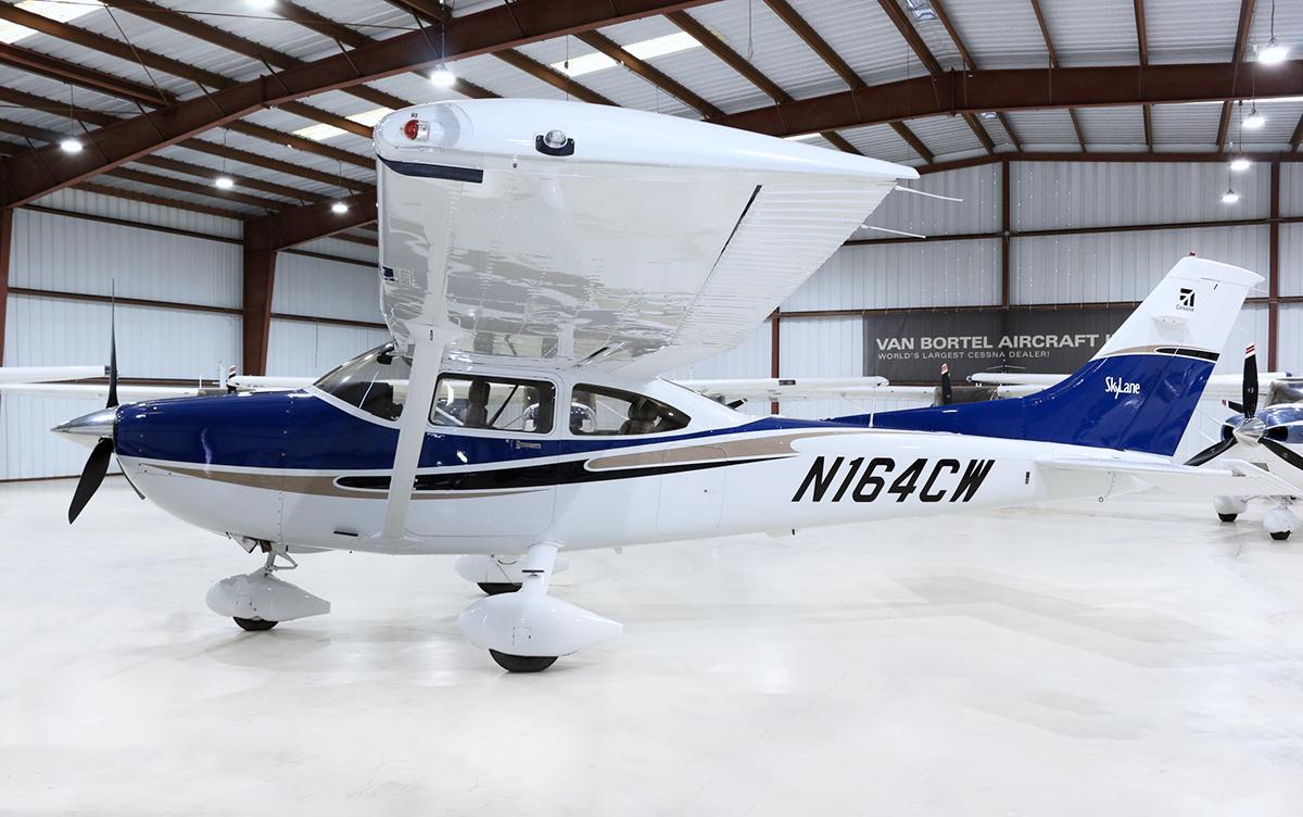 2004 Cessna 182T Skylane Photo 2