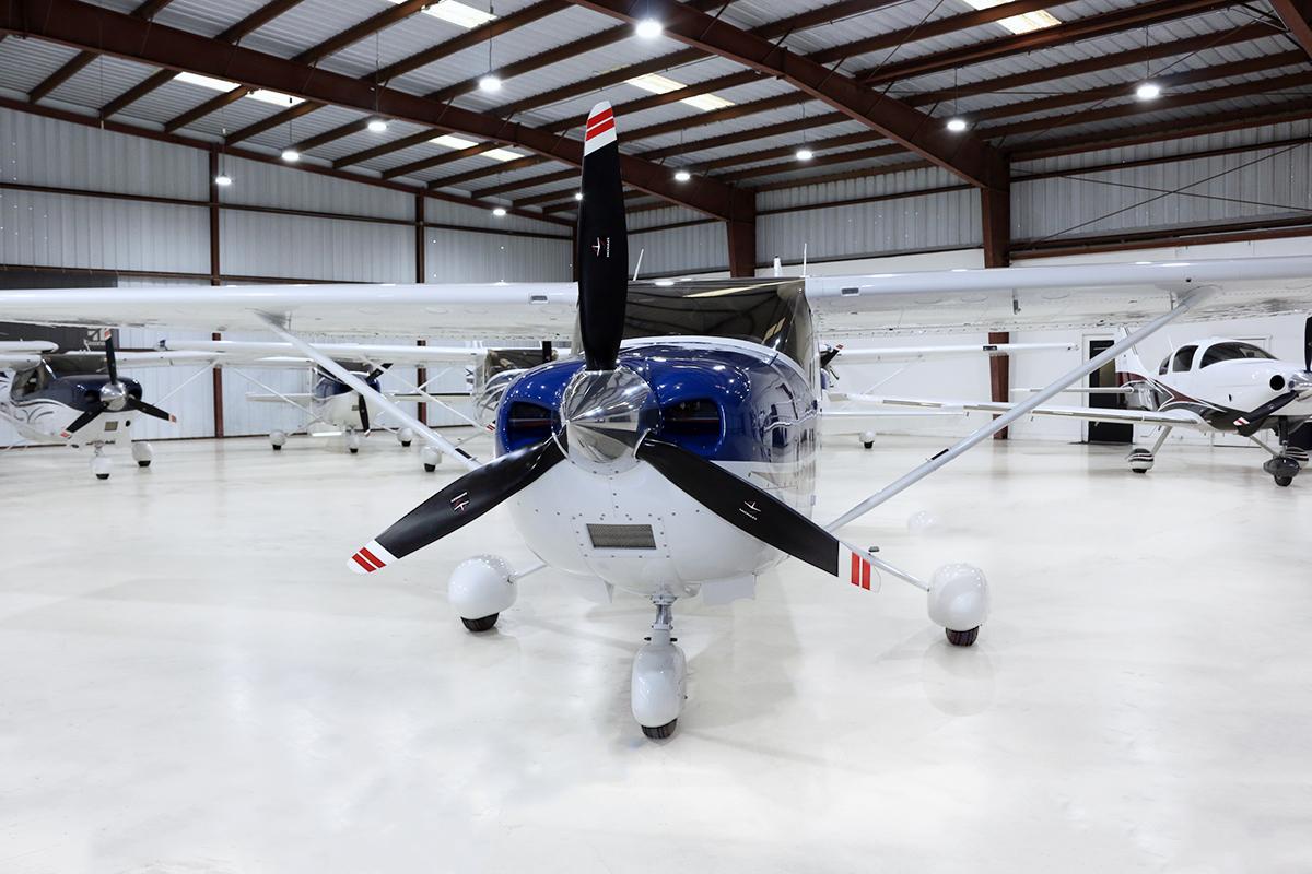2004 Cessna 182T Skylane Photo 4
