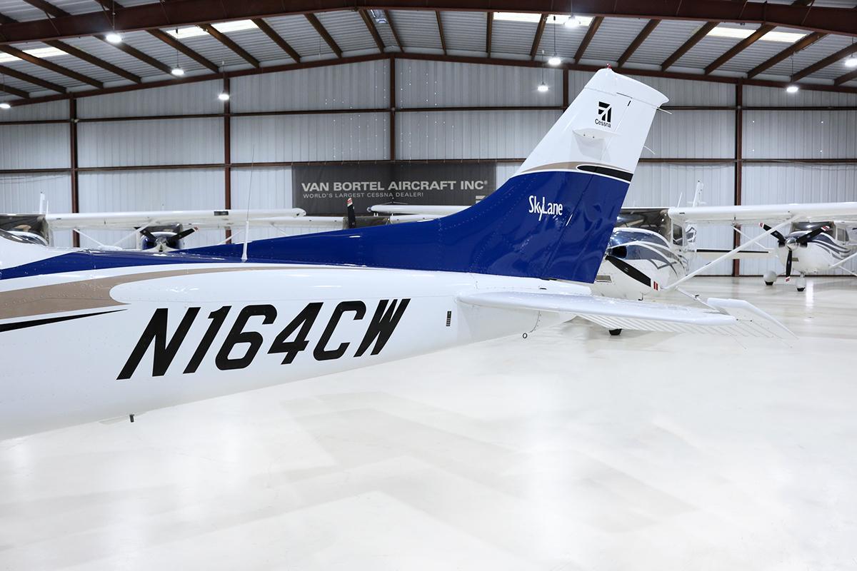 2004 Cessna 182T Skylane Photo 5