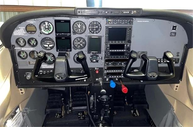 2001 CESSNA TURBO 182T SKYLANE Photo 7