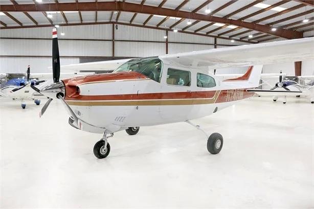 1977 CESSNA TURBO 210M Photo 2