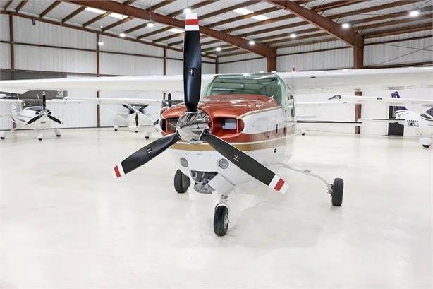 1977 CESSNA TURBO 210M Photo 4