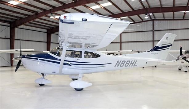 2005 CESSNA TURBO 182T SKYLANE Photo 2