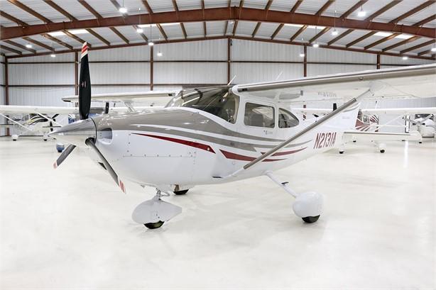 2005 CESSNA 182T SKYLANE Photo 2