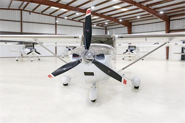 2005 CESSNA 182T SKYLANE Photo 4