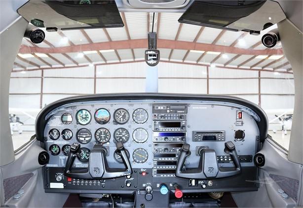 1998 CESSNA 182S SKYLANE Photo 7