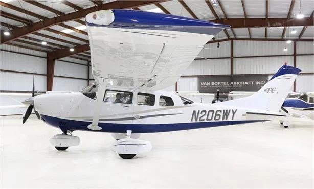 2000 CESSNA TURBO 206H STATIONA Photo 3
