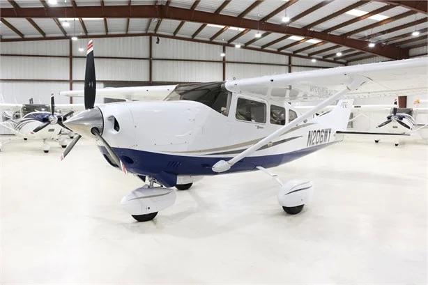 2000 CESSNA TURBO 206H STATIONA Photo 2