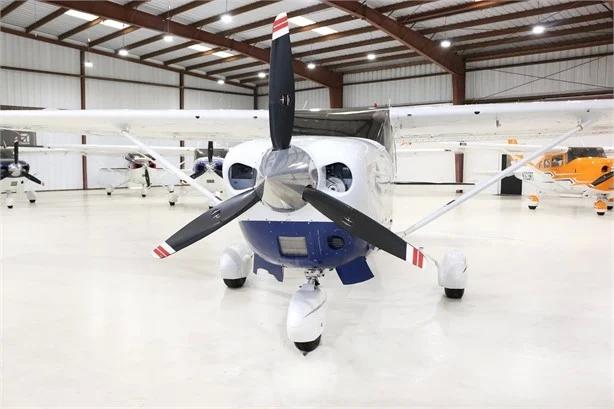 2000 CESSNA TURBO 206H STATIONA Photo 4
