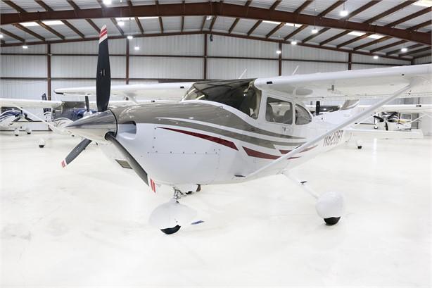 2005 CESSNA 182T SKYLANE Photo 3