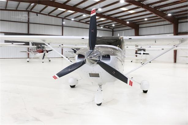 2005 CESSNA 182T SKYLANE Photo 4