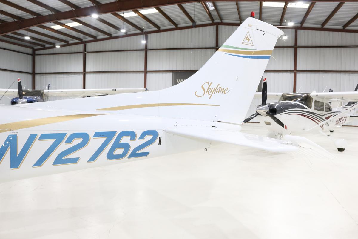 2000 Cessna 182S Skylane Photo 5