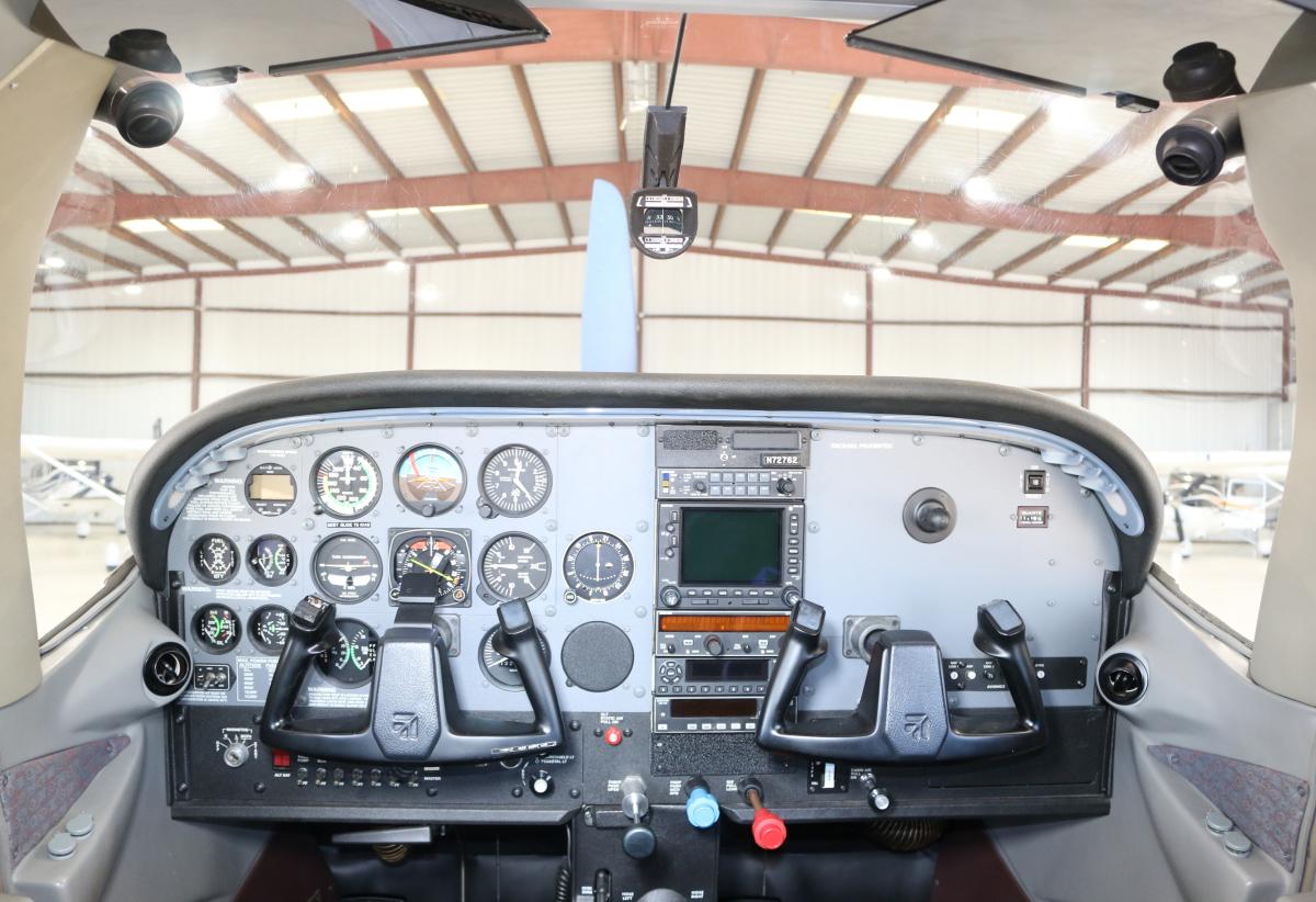 2000 Cessna 182S Skylane Photo 7