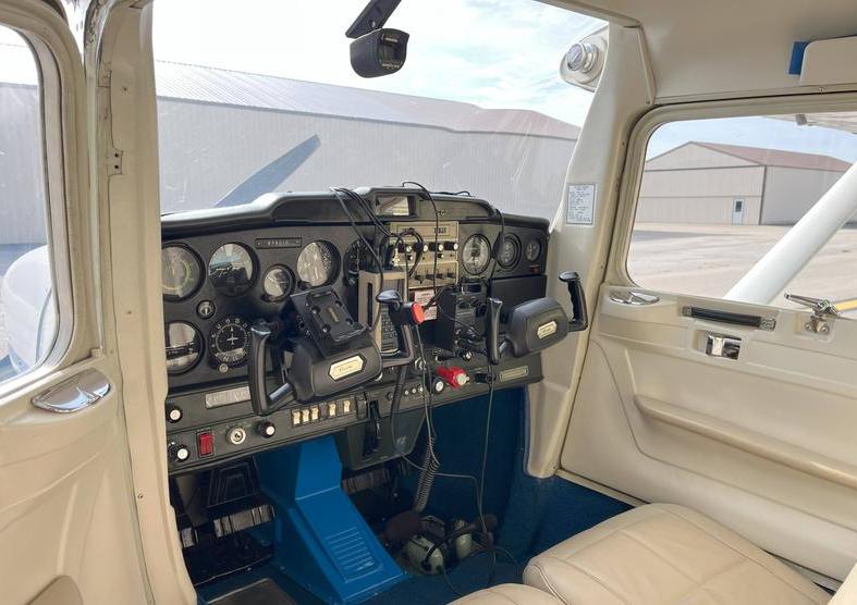 1976 CESSNA 150M Photo 3