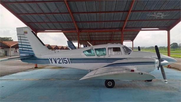 1975 PIPER AZTEC E Photo 2